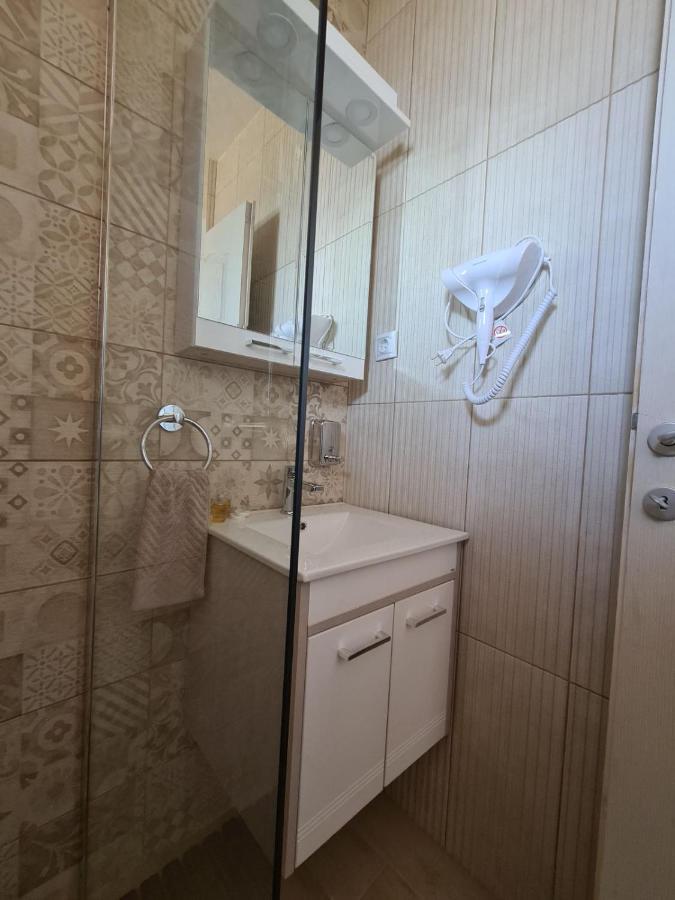 Salas Isailovi Sremska Mitrovica Bagian luar foto
