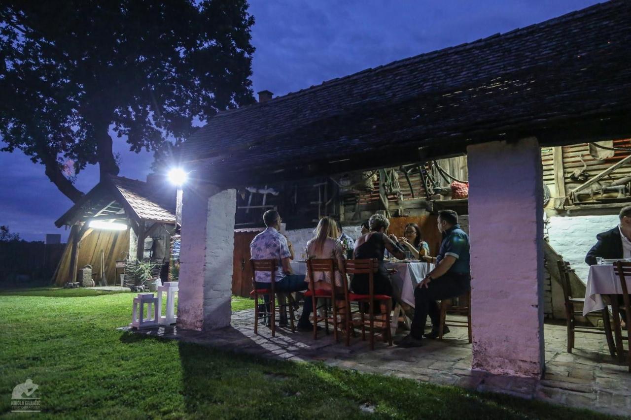 Salas Isailovi Sremska Mitrovica Bagian luar foto