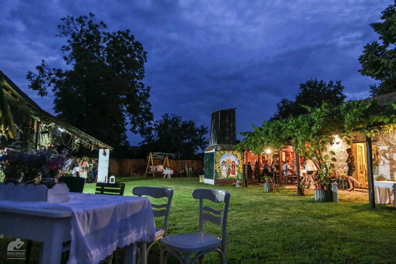 Salas Isailovi Sremska Mitrovica Bagian luar foto