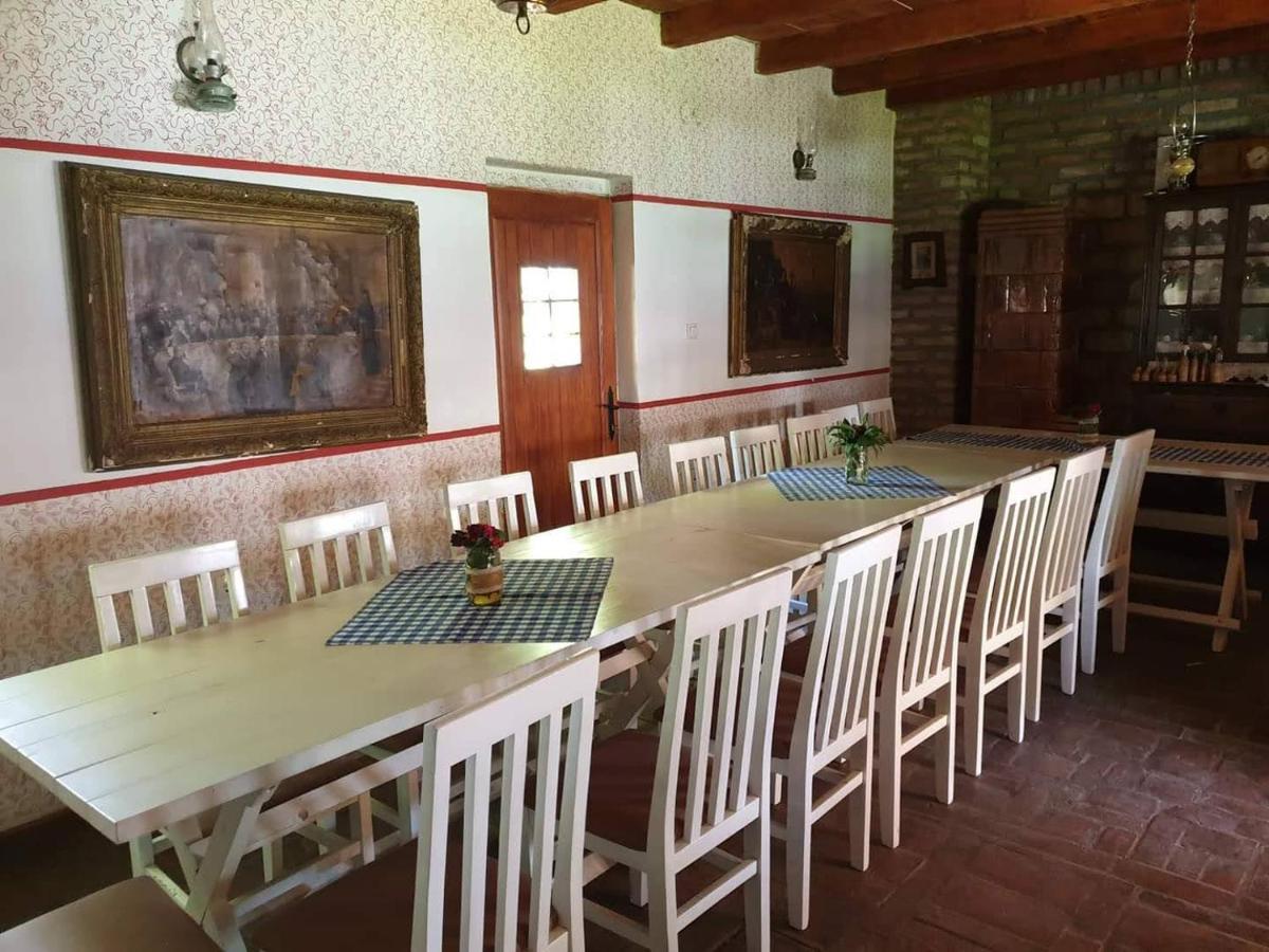 Salas Isailovi Sremska Mitrovica Bagian luar foto