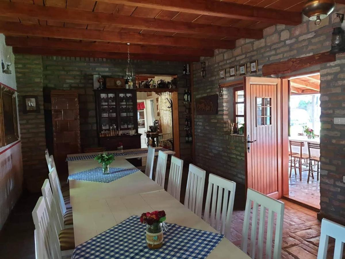 Salas Isailovi Sremska Mitrovica Bagian luar foto