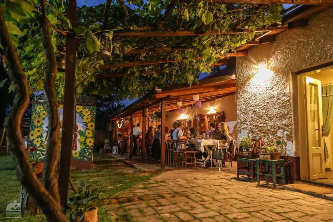 Salas Isailovi Sremska Mitrovica Bagian luar foto