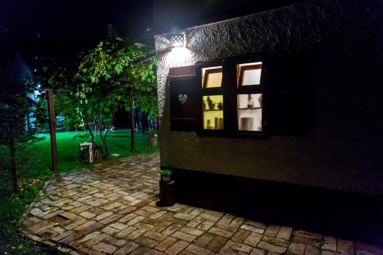 Salas Isailovi Sremska Mitrovica Bagian luar foto