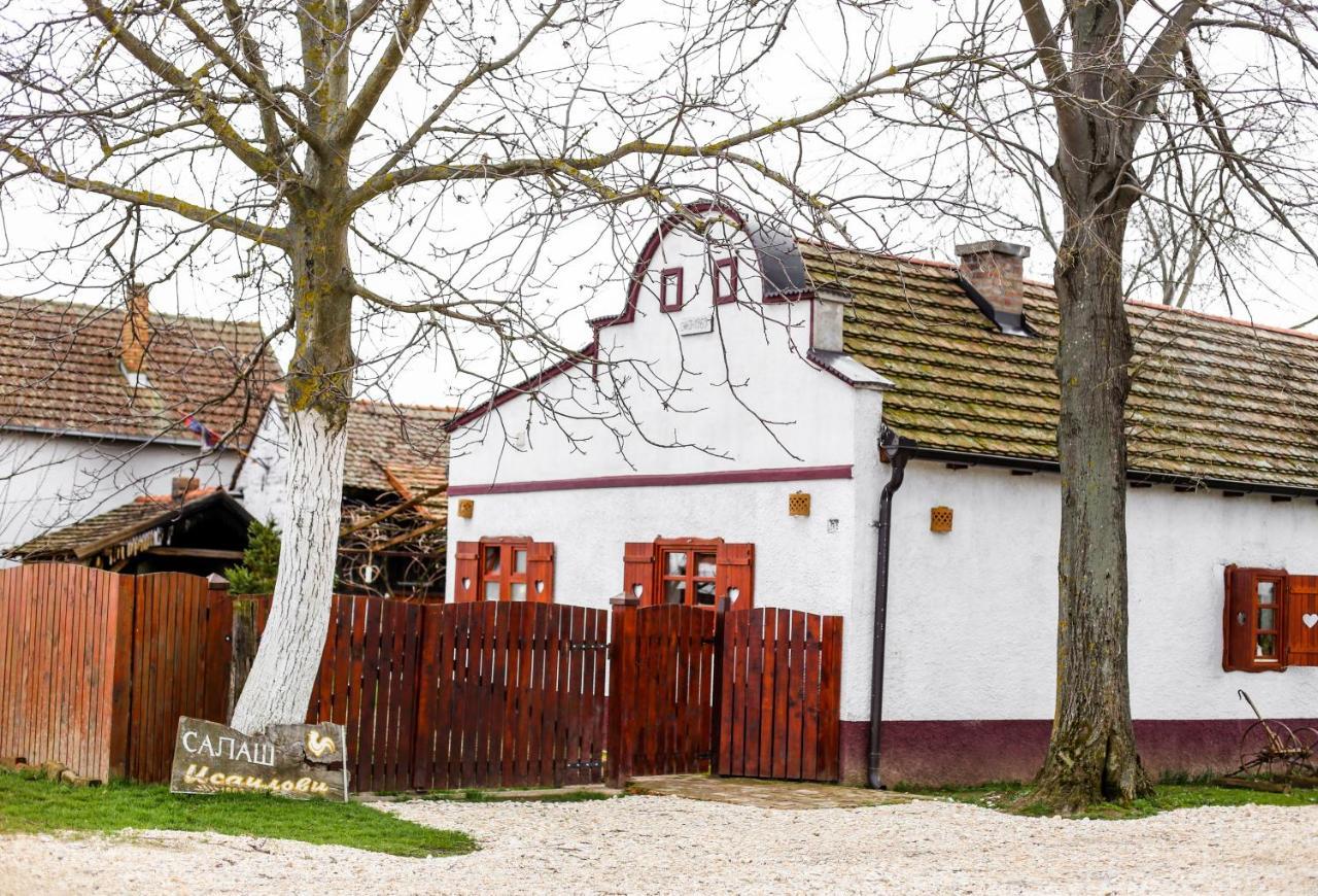 Salas Isailovi Sremska Mitrovica Bagian luar foto